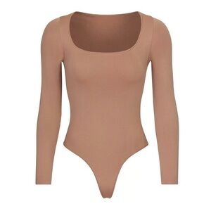 SKIMS Essential Long Sleeve Scoop Neck Bodysuit in Taupe Brown size Small Medium